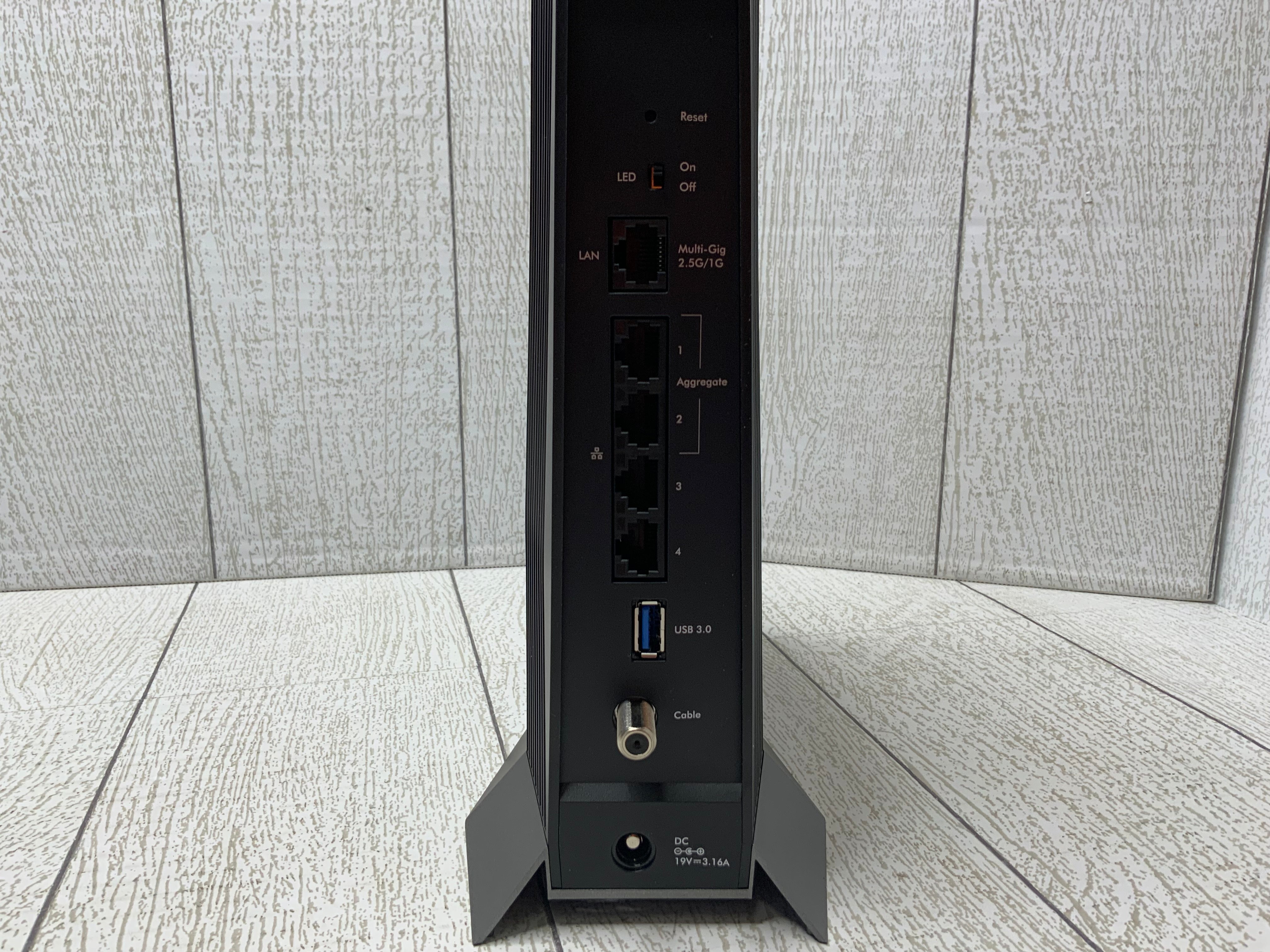 NETGEAR Nighthawk Cable Modem with Built-in WiFi 6 Router (CAX80) (7998836211950)